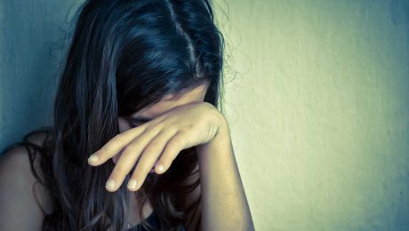 O adolescentă de 17 ani susţine că ar fi fost agresată sexual de un medic ginecolog. Foto: thewhy.com