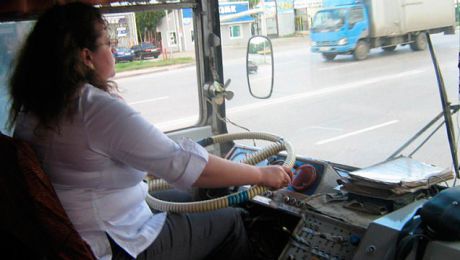 У 124 жительниц Молдовы есть права категории F.