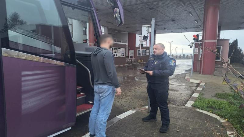 Un moldovean, prins la vamă cu un permis fals: Nu știa că nu e adevărat.