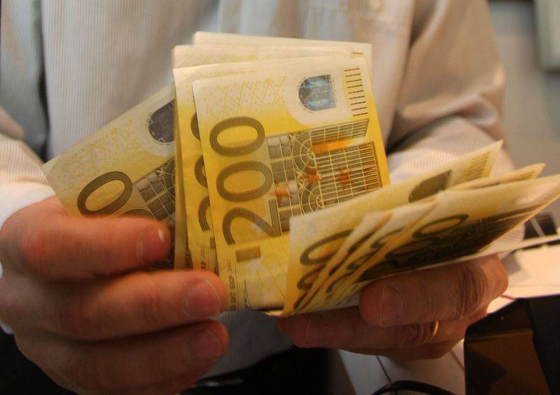 Euro a înregistrat o cotaţie similară în ianuarie 2010.