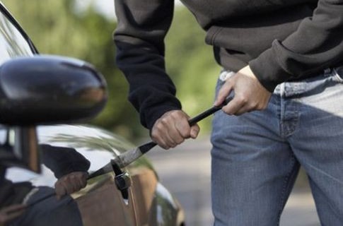 Задержанные причастны к угону четырех автомобилей в столичном микрорайоне Ботаника. Фото: sanekua.ru 