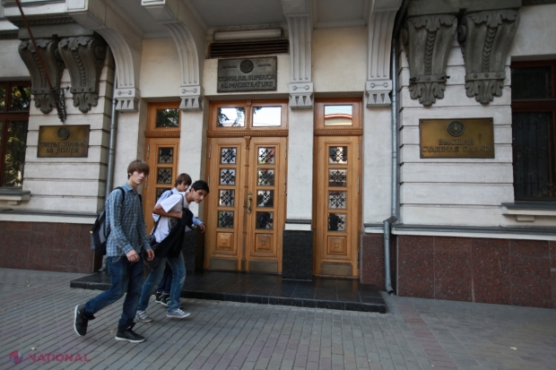 Consiliul Superior al Magistraturii (CSM) urmează să aprobe mâine două decizii privind conferirea de diplome și distincții mai multor judecători din R. Moldova.