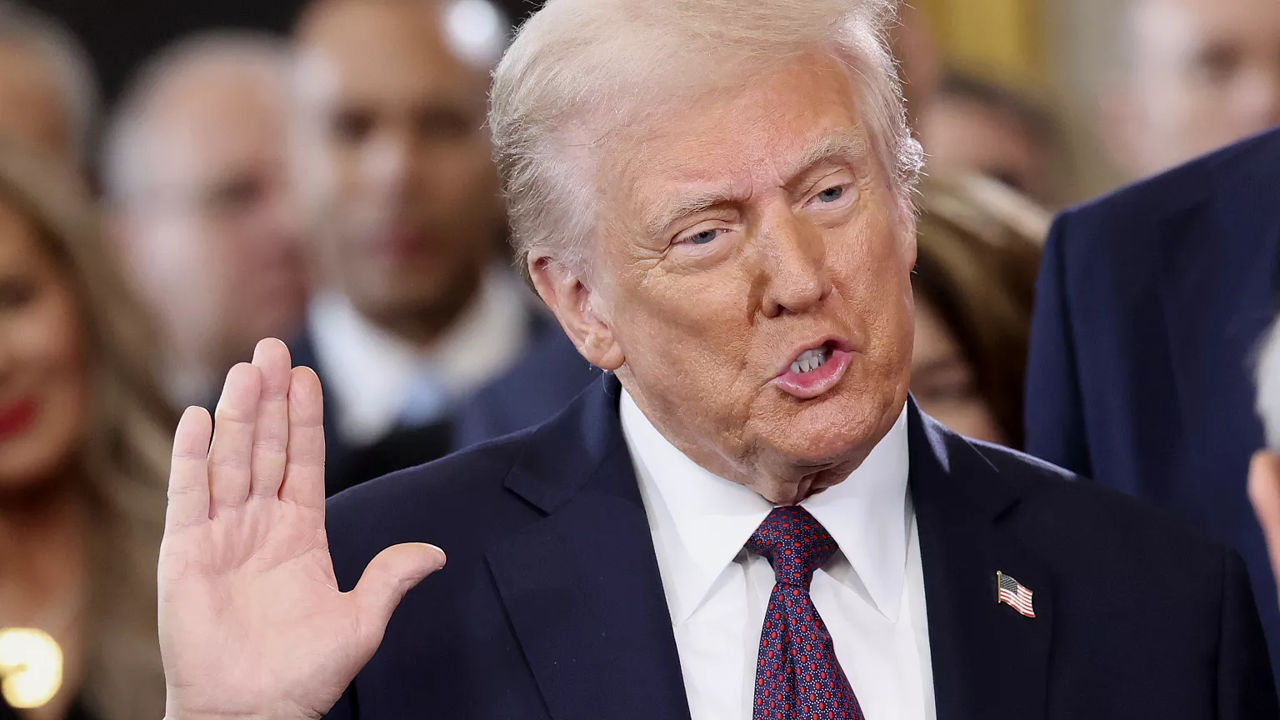 Трамп призвал Израиль «не сбрасывать бомбы» на Иран.