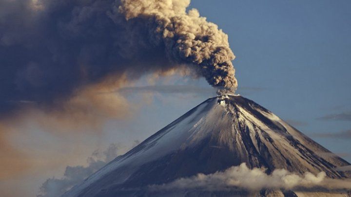 Stare de urgenţă: 6.000 de oameni, evacuați din calea vulcanului Monaro. Foto: publika.md