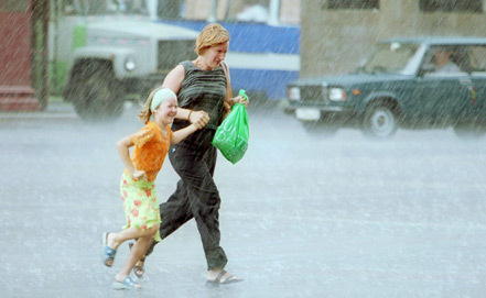 В первой половине недели температура воздуха будет на уровне +26+32°, к среде воздух днем прогреется до + 33 градусов.