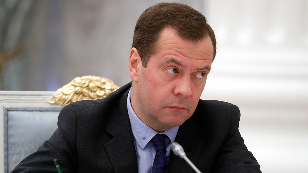 Киев выразил протест из-за визита Медведева в Крым.
