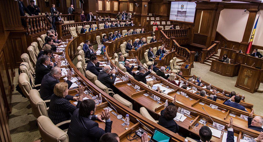 Fracţiunea PSRM a fost susţinută în Parlament de deputaţii PLDM şi PCRM în includerea pe ordinea de zi a Declaraţiei despre capturarea statului Republica Moldova.