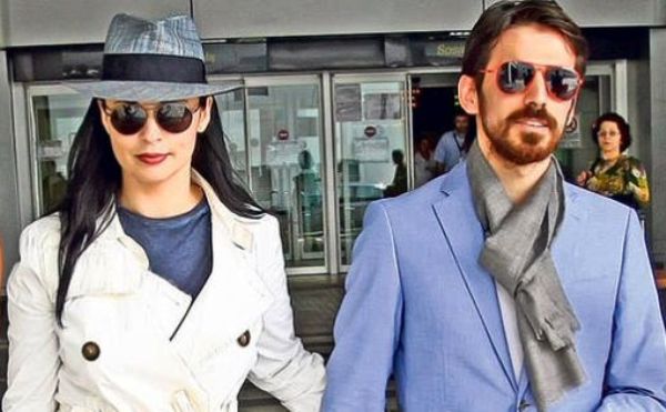 Relaţia cu Tuncay Ozturk este prima relație a fostei prezentatoare TV după divorțul de Ștefan Bănică, anunţat la începutul anului.