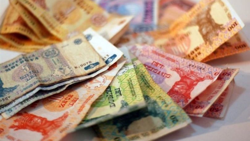 Сотрудницу кадастрового управления поймали на взятке в 18 000 леев.