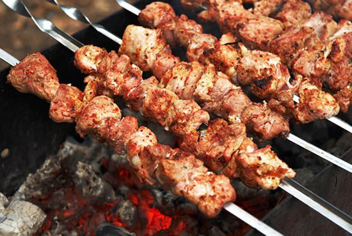 Вместо излюбленного мясного блюда на празднике гостям будут предлагать действительно национальное угощение.