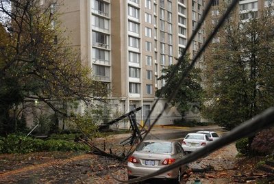 Efectele SANDY în Canada: Peste 130.000 de locuinţe au rămas fără curent electric (Imagine: AFP - MeiafaxFoto)