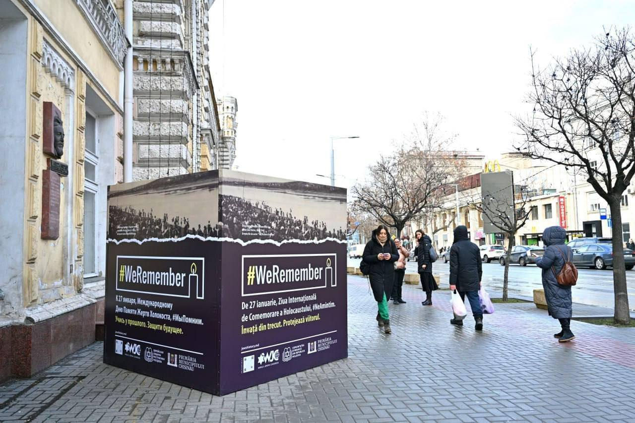Перед примэрией Кишинева установлена трехмерная инсталляция „Мы помним”.