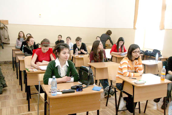 Anul acesta, examenele de BAC vor fi susţinute de circa 29 de mii de elevi.