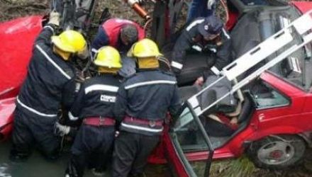Viaţa bărbatului aflat la volan, însă, este în pericol. Medicii de la Comrat încearcă să-l resusciteze.