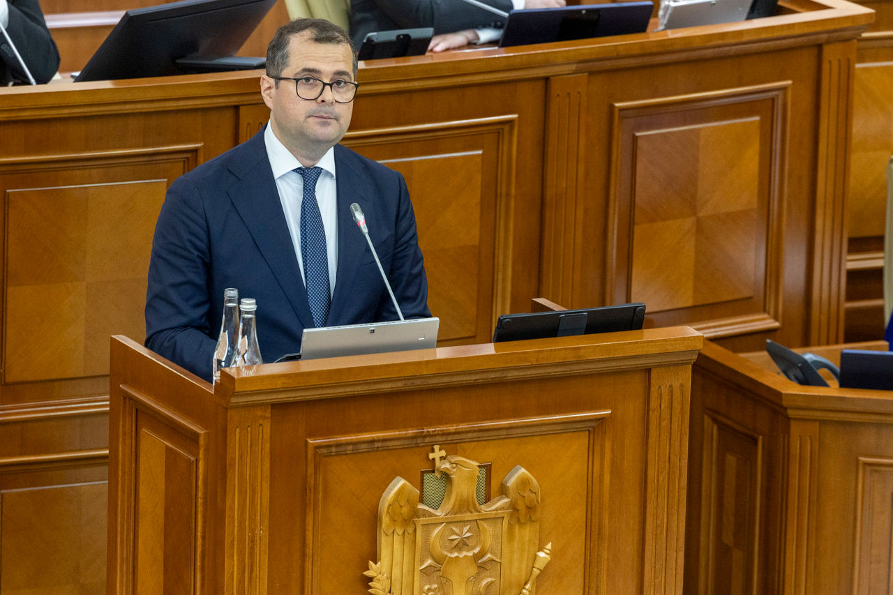 Тофан в парламенте: Проблемы в стране серьезные и не терпят отлагательств.
