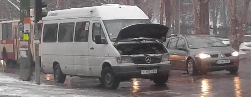 Авария произошла вечером 26 декабря, на улице Сармизеджетуса.