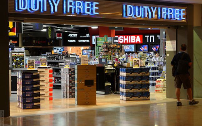 Două companii controlează comerţul din magazinele duty-free.