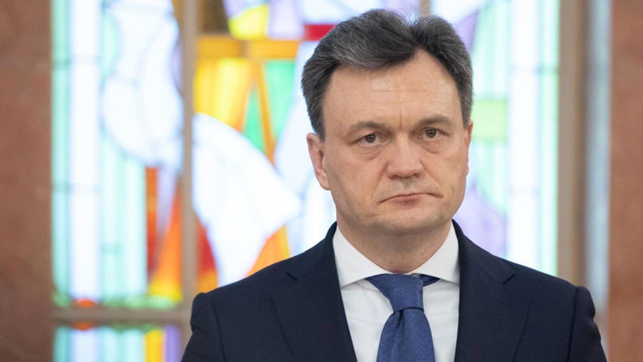 Обвинения премьера в адрес судей вызвали напряженность на суде над банкирами.