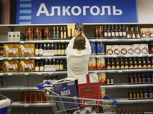 Молдова на фоне введенного Россией запрета на поставки вин и коньяков на российский рынок сократила общий экспорт алкогольной продукции более чем на треть.