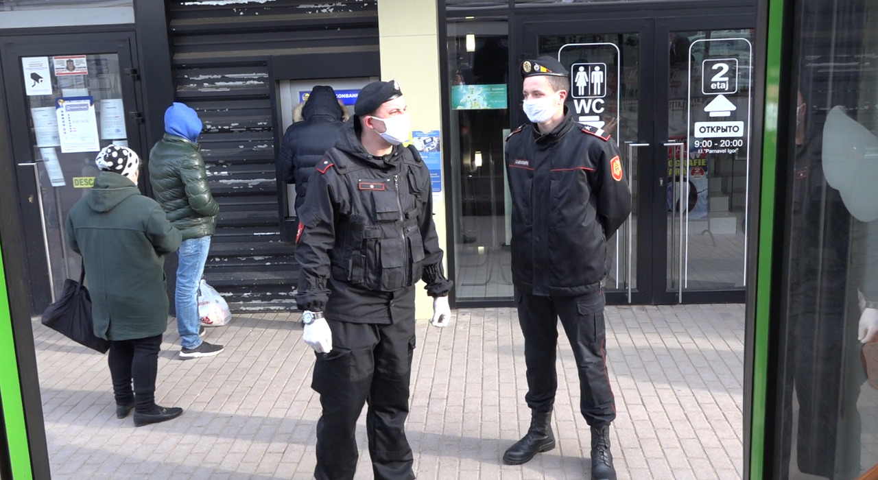 Число пассажиров в бельцком транспорте регулируют карабинеры.