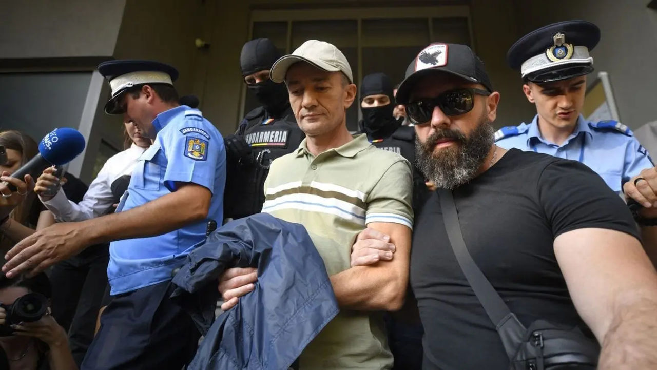Fostul director adjunct al SIS, adus în fața autorităților din România.