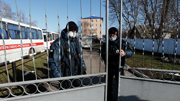 Глава Минздрава Украины передумала ночевать с эвакуированными из Уханя.