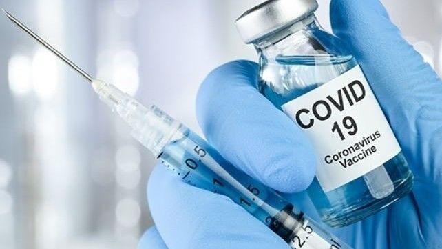 Получать вакцину от коронавируса люди начнут не раньше 2021 года. 