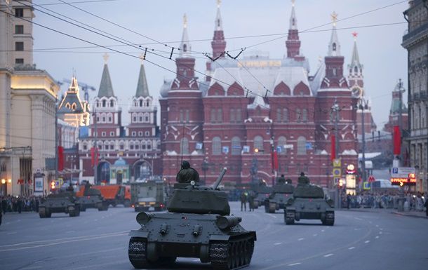 В России решили не сокращать траты на День Победы.