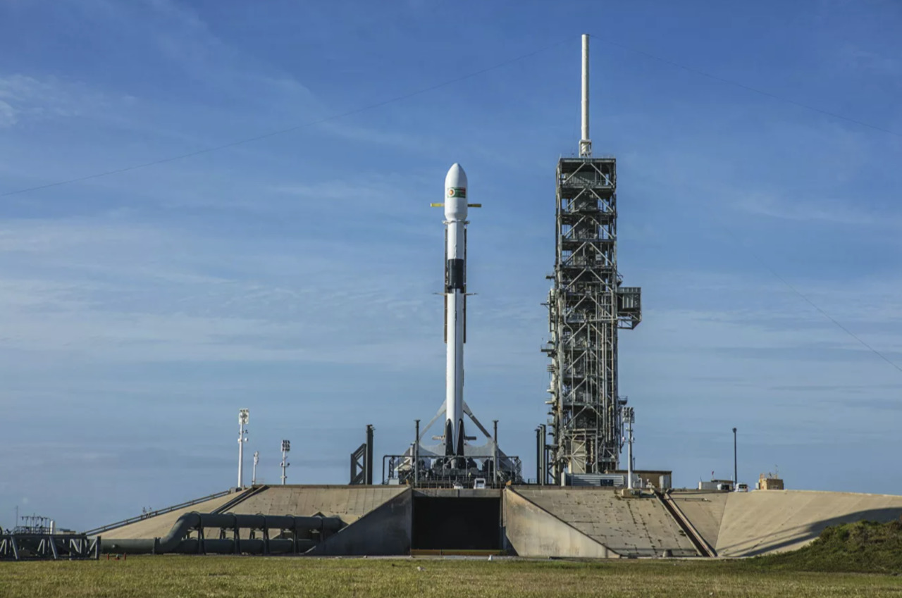 SpaceX отменила запуск группы спутников Starlink за 18 секунд до старта.