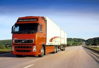 Restricţiile nu vizează transportul de călători, maşinile care transportă produse alimentare, materiale pentru prevenirea sau lichidarea situaților excepționale.