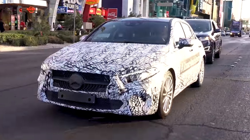Noul Mercedes-Benz A-Class aleargă camuflat prin Las Vegas