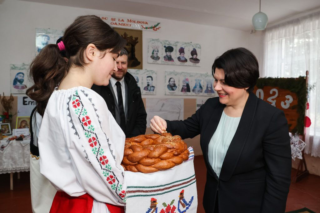Гаврилица посетила гимназию в селе Извоаре Фалештского района.