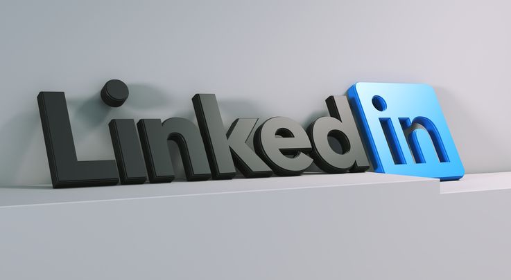 Cum îți găsești job pe LinkedIn: sfaturi de la experții în carieră