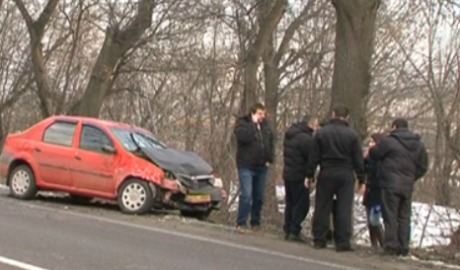O maşină de poliţie s-a lovit cu un taxi. Foto: jurnal.md
