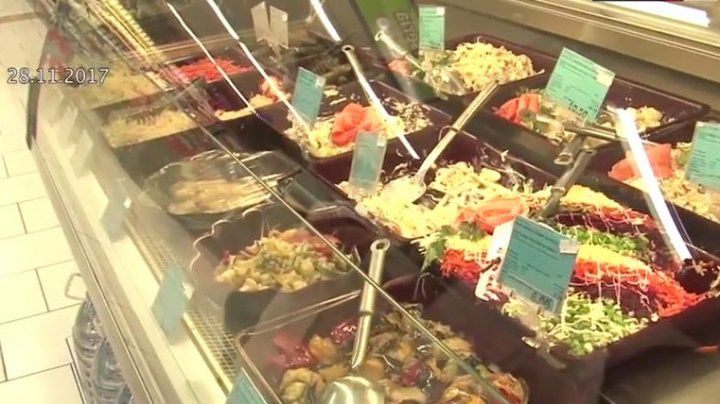 Bombele din supermarket: Produse expirate, la reducere. Reacții. Foto: captură video