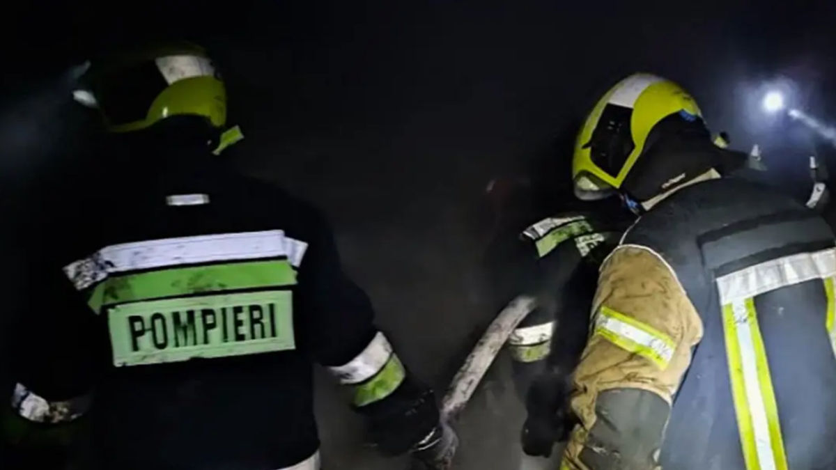 Un pompier, rănit în timpul lichidării unui incendiu în raionul Drochia.