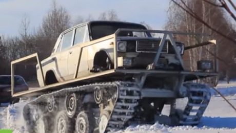 Viteza maximă atinsă de Lada-tanc este de 50 de kilometri pe oră. Foto: dpccars.com