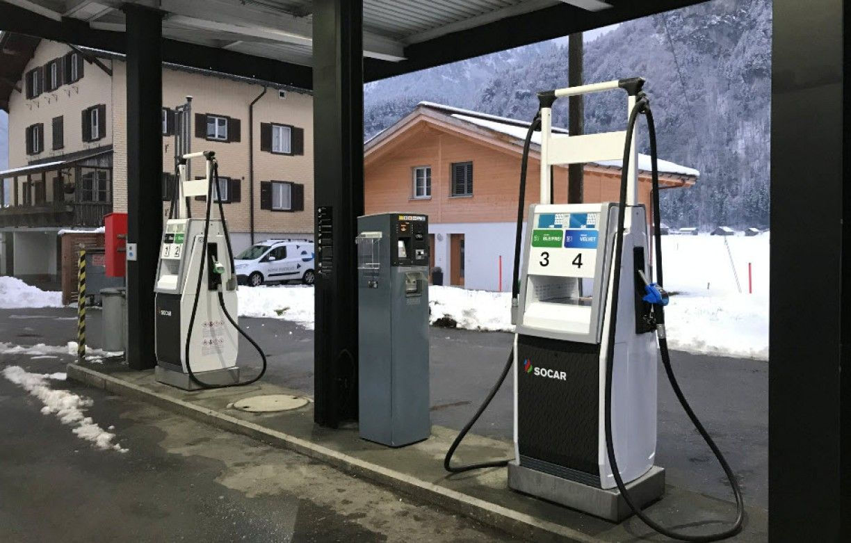 Val de furturi de combustibil la benzinăriile din Elveția: Șoferii alimentează și pleacă fără să achite.