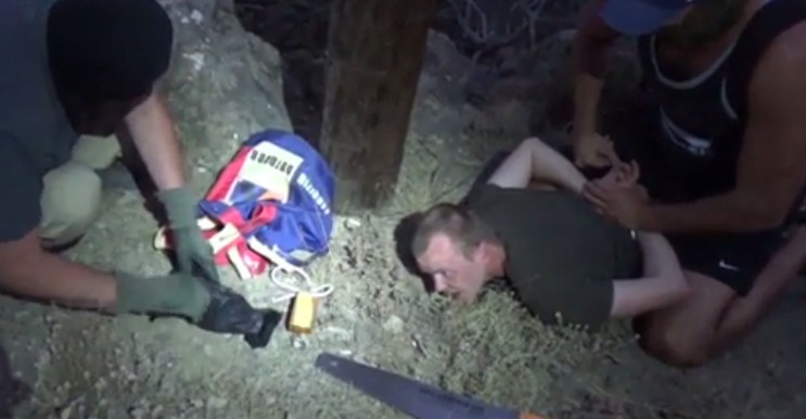 Agent ucrainean, reținut în Crimeea în timp ce încerca să taie un stâlp de electricitate.