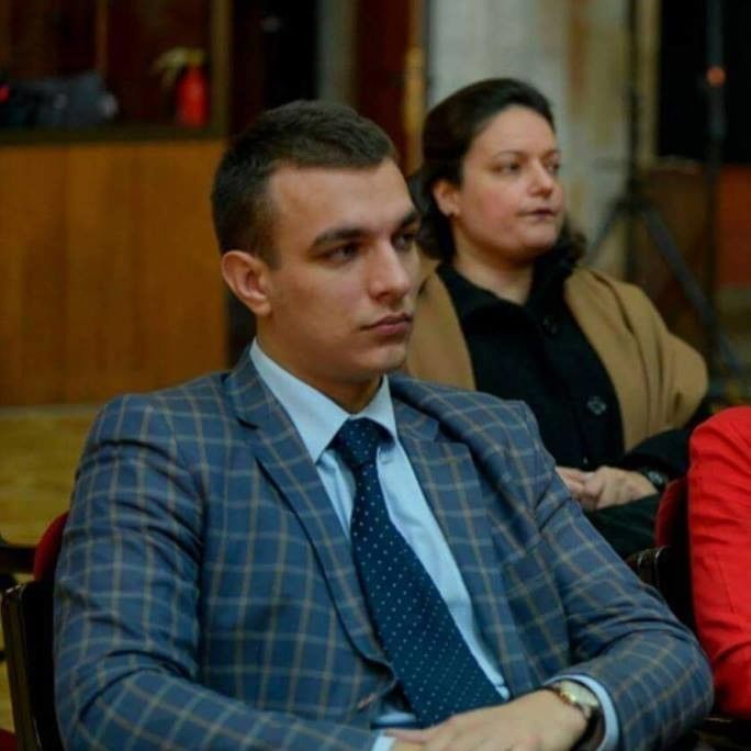 Ofiţerul CNA ce a sustras 50.000 de euro și un kg de aur, în judecată. Foto: ok.ru