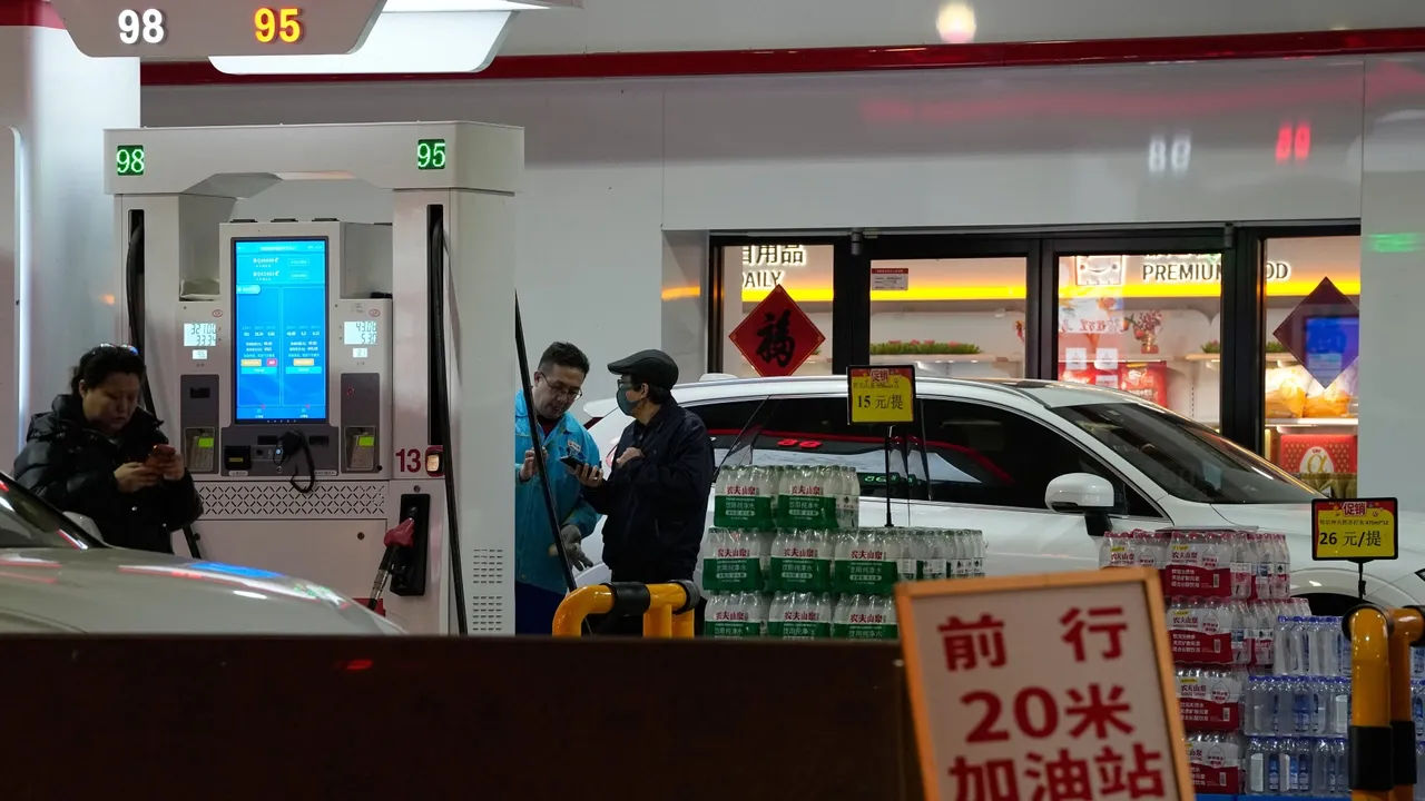 China a limitat creșterea prețurilor la carburanți.