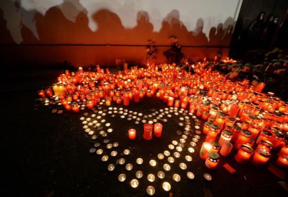 Число жертв пожара в ночном клубе в Румынии возросло до 44 человек.