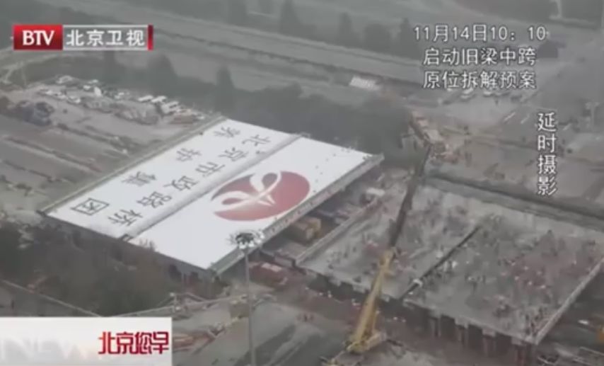 Для новой поверхности моста понадобилась 1300-тонная конструкция.