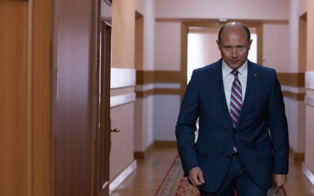 Liberal-democraţii insistă asupra condiţiei de desemnare a unui premier care să nu facă parte din nici un partid politic.