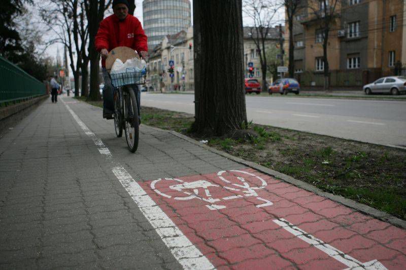În intervalul anilor 2007 – 2016, perioadă în care la șefia primăriei este liberalul Dorin Chirtoacă, în Chișinău nu a fost construită nicio pistă pentru bicicliști.