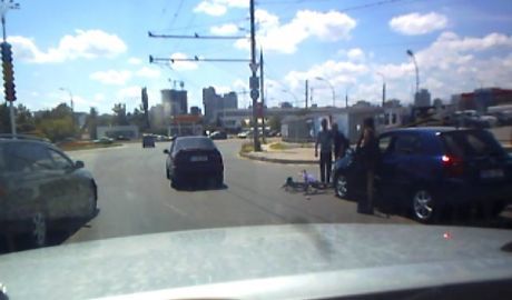 Велосипедист был сбит автомобилем