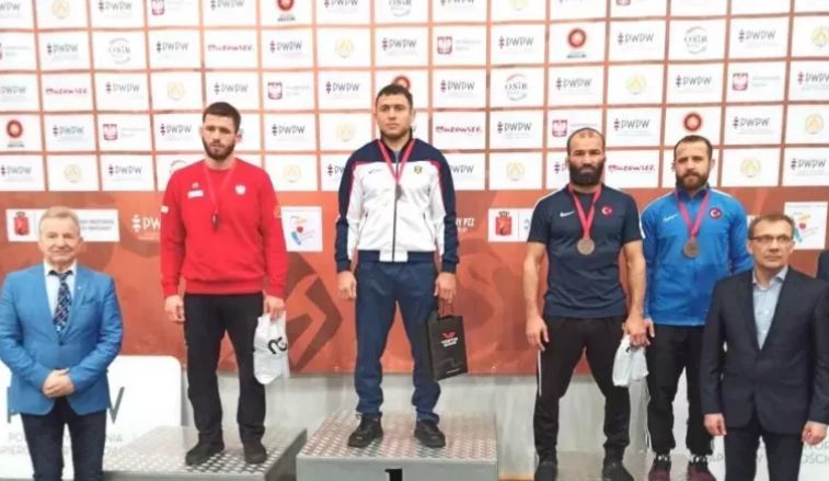 Молдавский боец Петр Янулов выиграл турнир Poland Open.