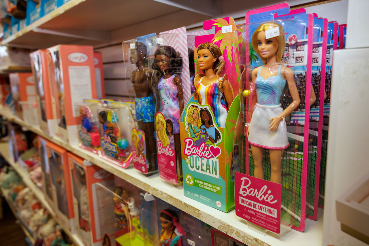 Куклы Barbie дорожают в США из-за пошлин на импорт из Китая.