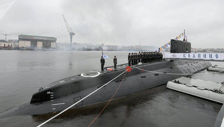 Zece rachete, lansate de submarine ruseşti din Marea Neagră. 