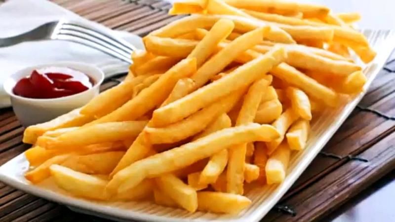 Nutriționiștii ne liniștesc însă afirmând că această legumă – cartoful – este foarte sănătoasă, nu are grăsime, sare sau colesterol și are mai mult potasiu decât o banană. 